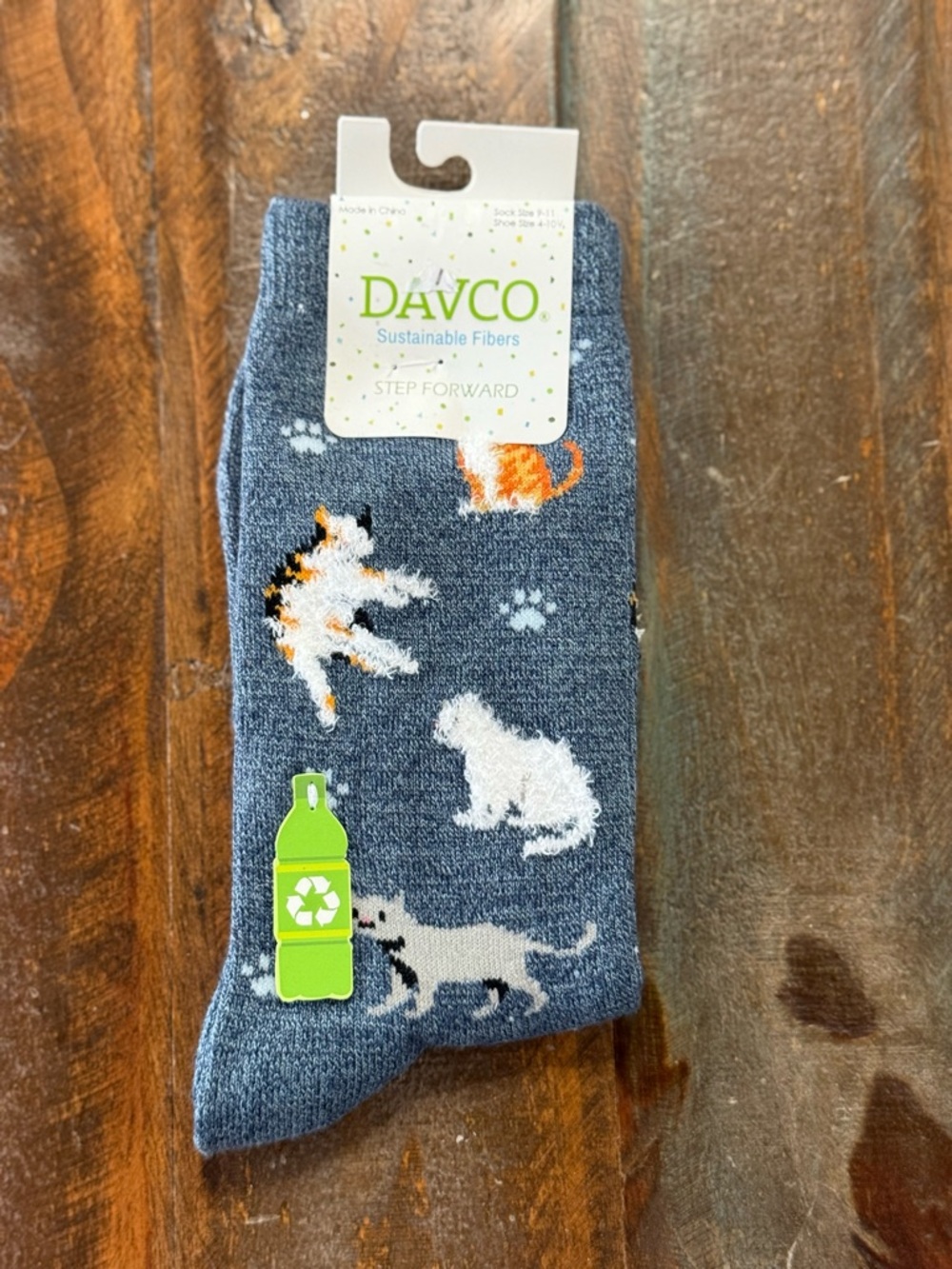 Davco WomenDenim Blue Cat Print Socks Sustainable Fiber Crew Socks Size 9-11 NWT